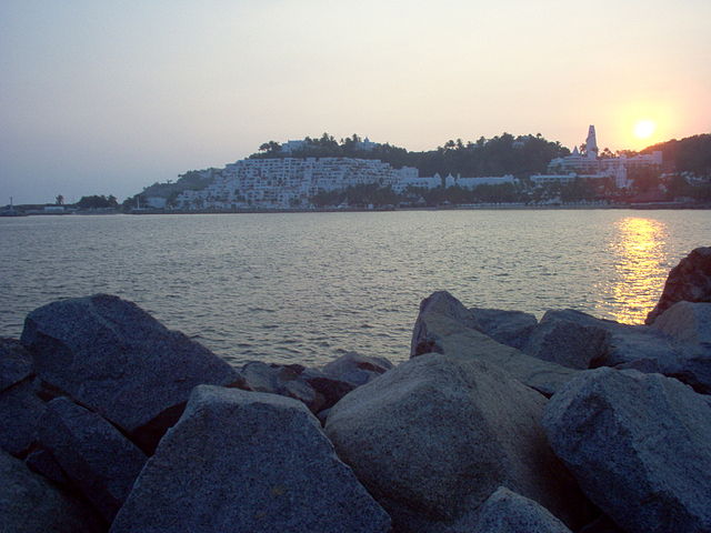 Bahía de Manzanillo wiki photo by User:Tatehuari